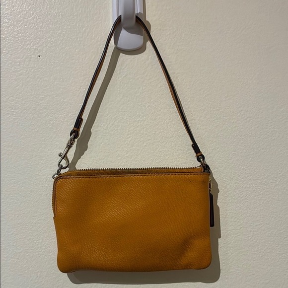 Coach Mustard‎ Yellow Pebbled Leather Wristlet Bag F53429 - Picture 4 of 9